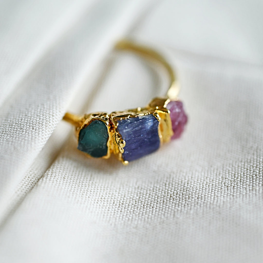 UNIQUE THREE-STONE RING