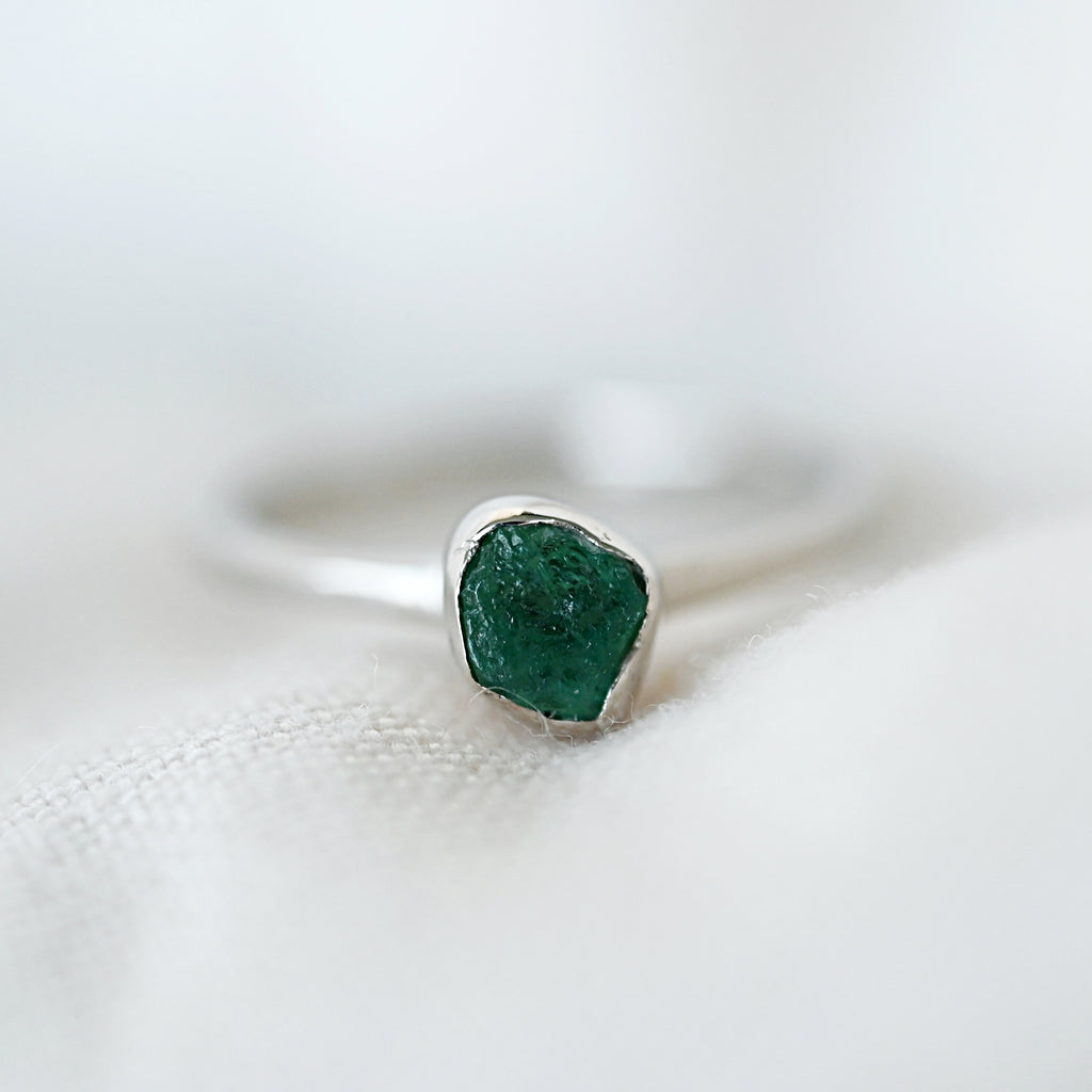 EMERALD SILVER RING