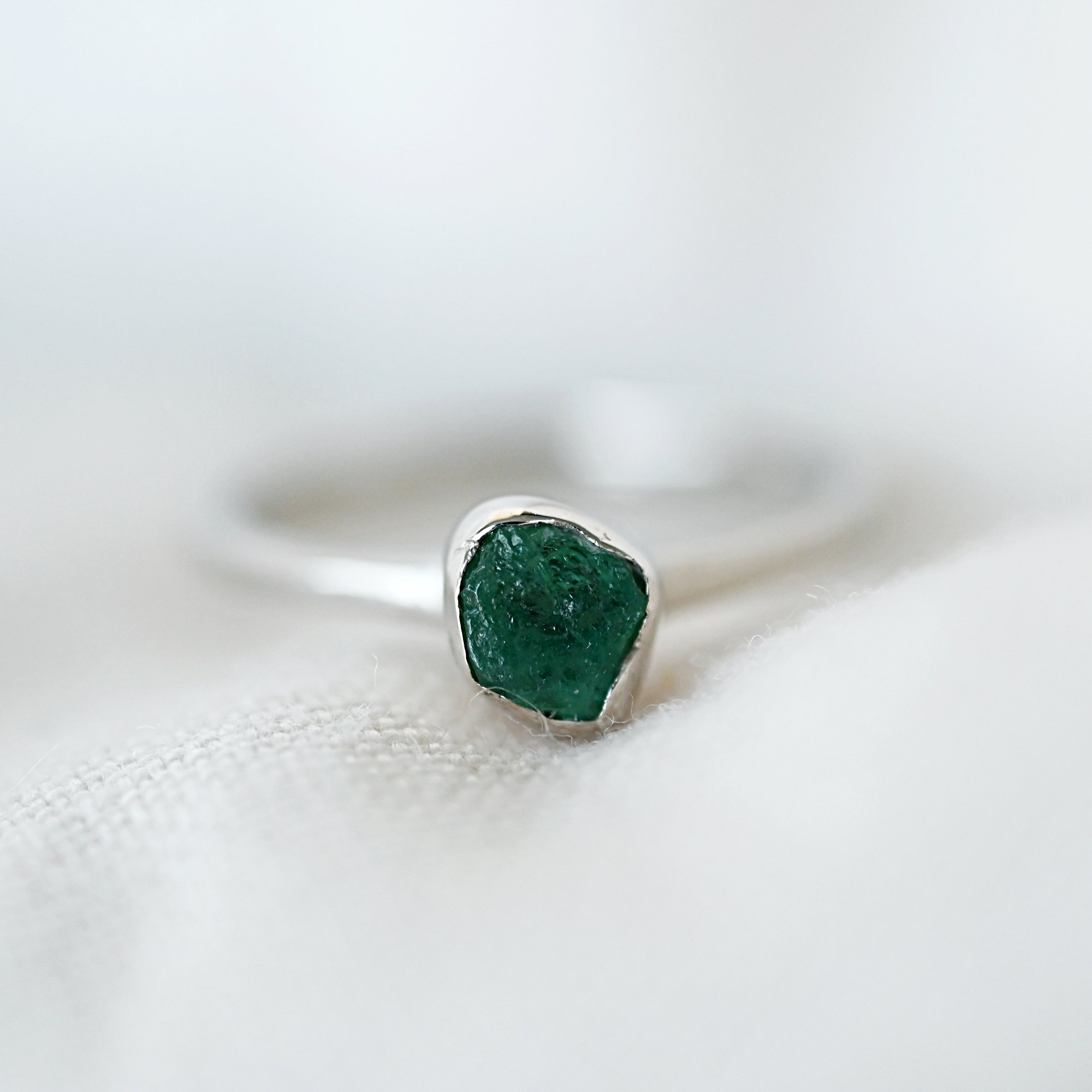 EMERALD SILVER RING