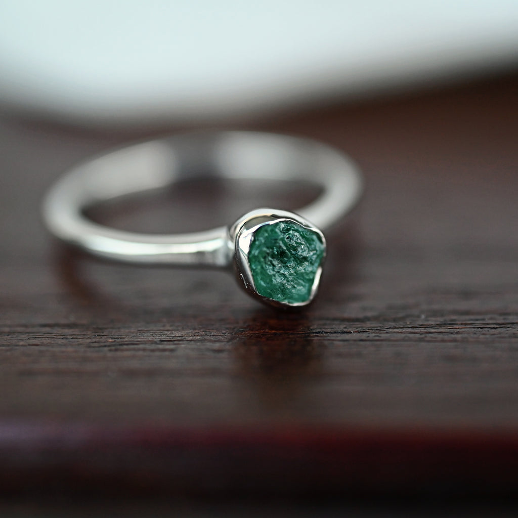 EMERALD SILVER RING