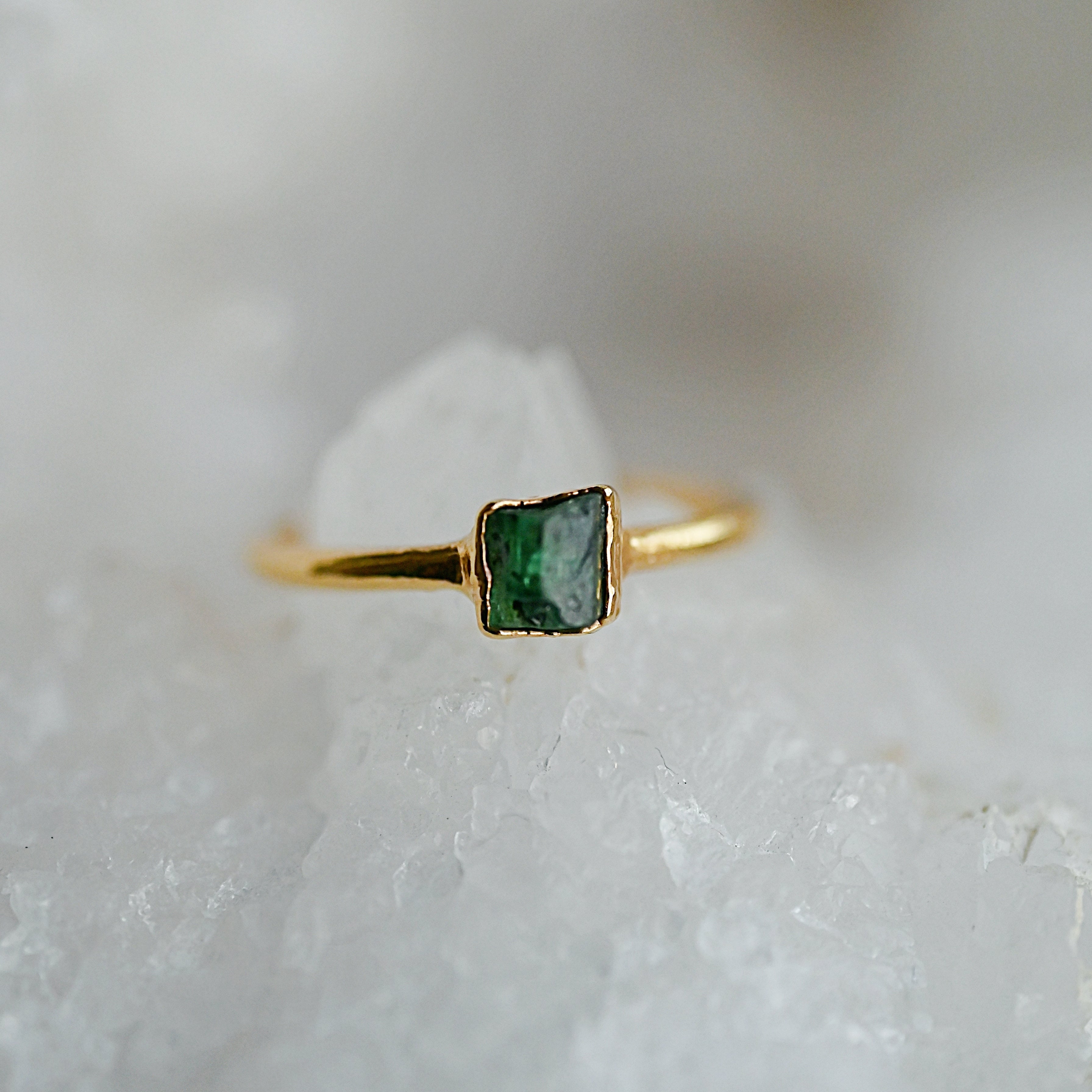 EMERALD COCKTAIL RING