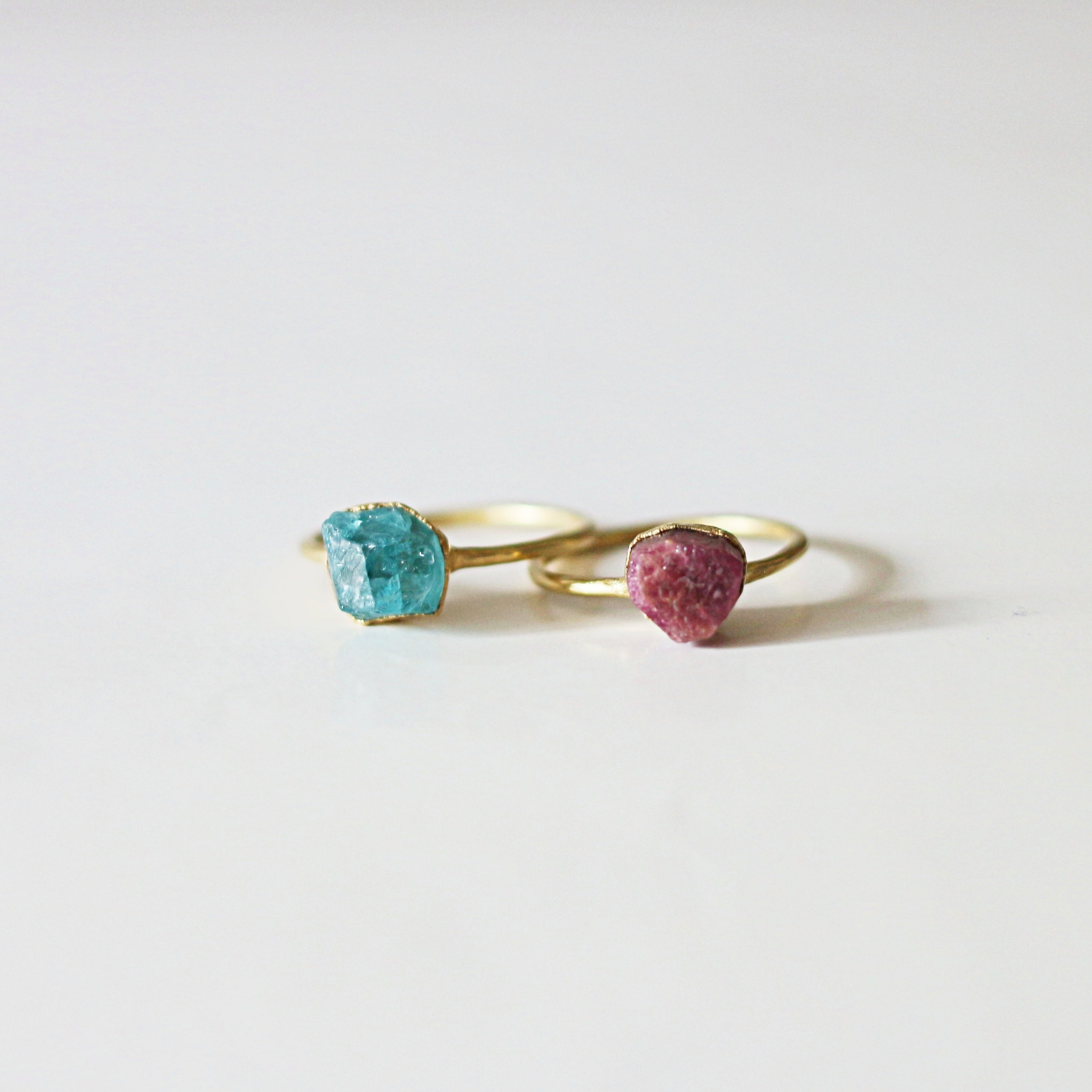 SINGLE-STONE UNIQUE RING