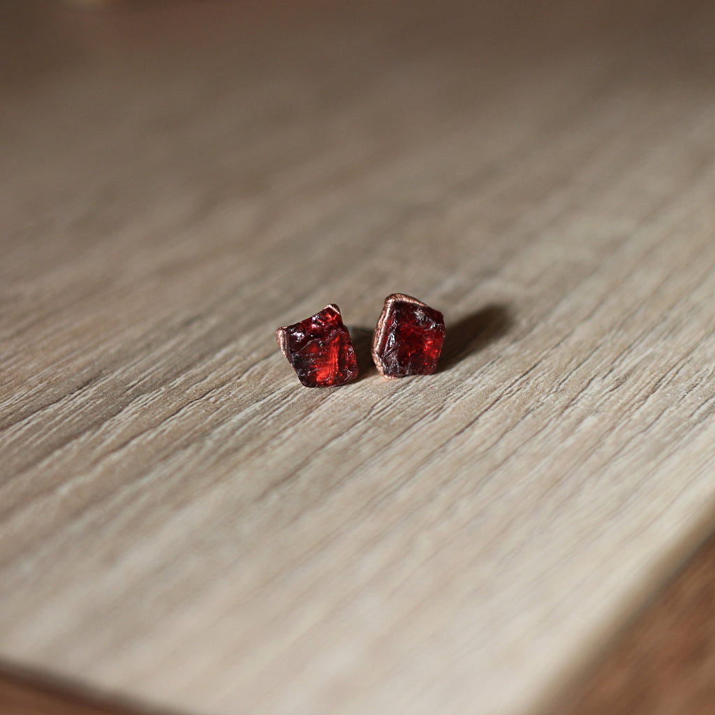 GARNET EARRINGS